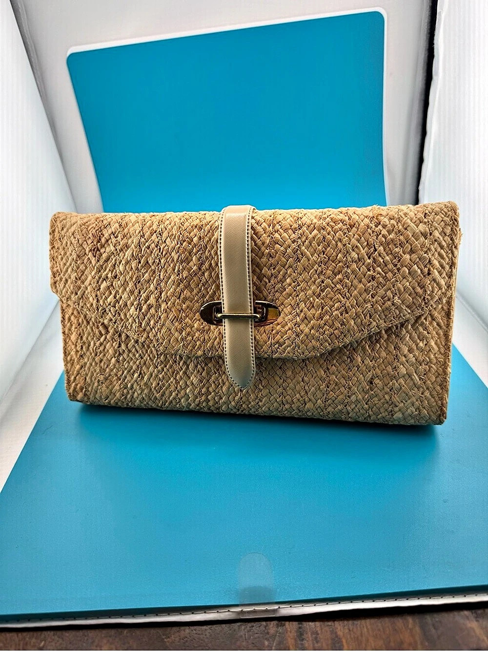 Vintage Town & Country Shoes Woven Straw Clutch Beige Gold Tone Summer Purse